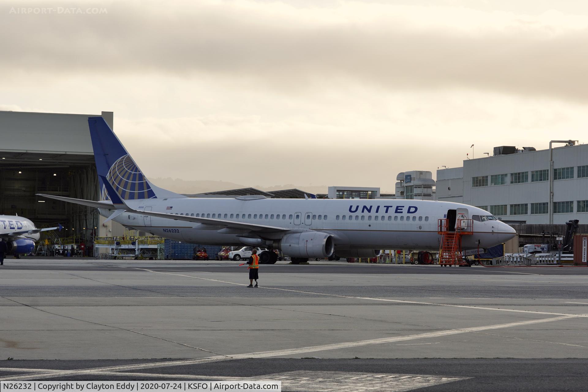 N26232, 1999 Boeing 737-824 C/N 28942, SFO 2020.