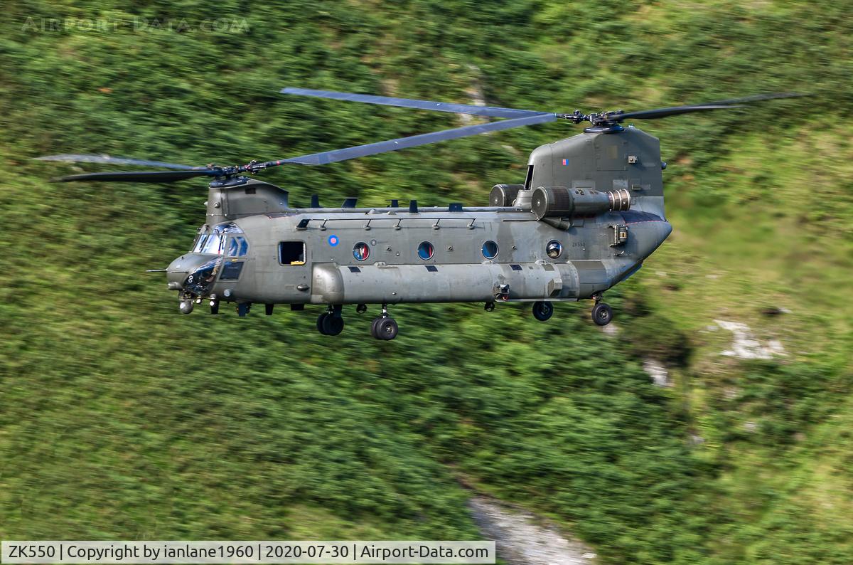 ZK550, 2013 Boeing Chinook HC.6 C/N M7701, 7 Squadron Odiham low level in Wales