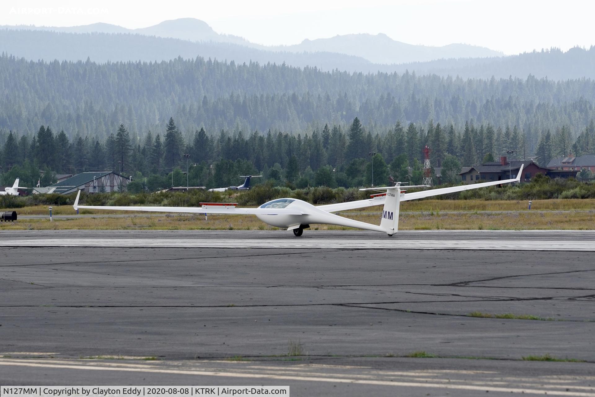 N127MM, 2004 Schleicher ASW-27 C/N 27228, Landing Truckee airport California 2020.
