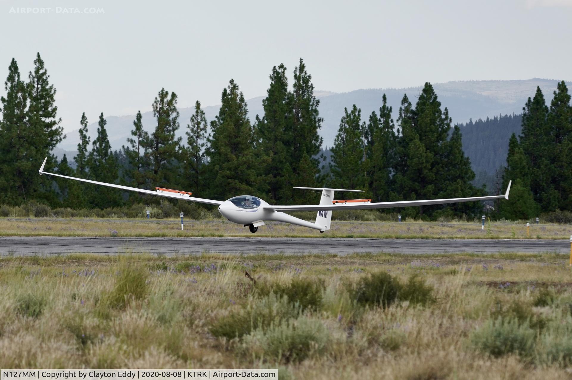 N127MM, 2004 Schleicher ASW-27 C/N 27228, Landing Truckee airport California 2020.