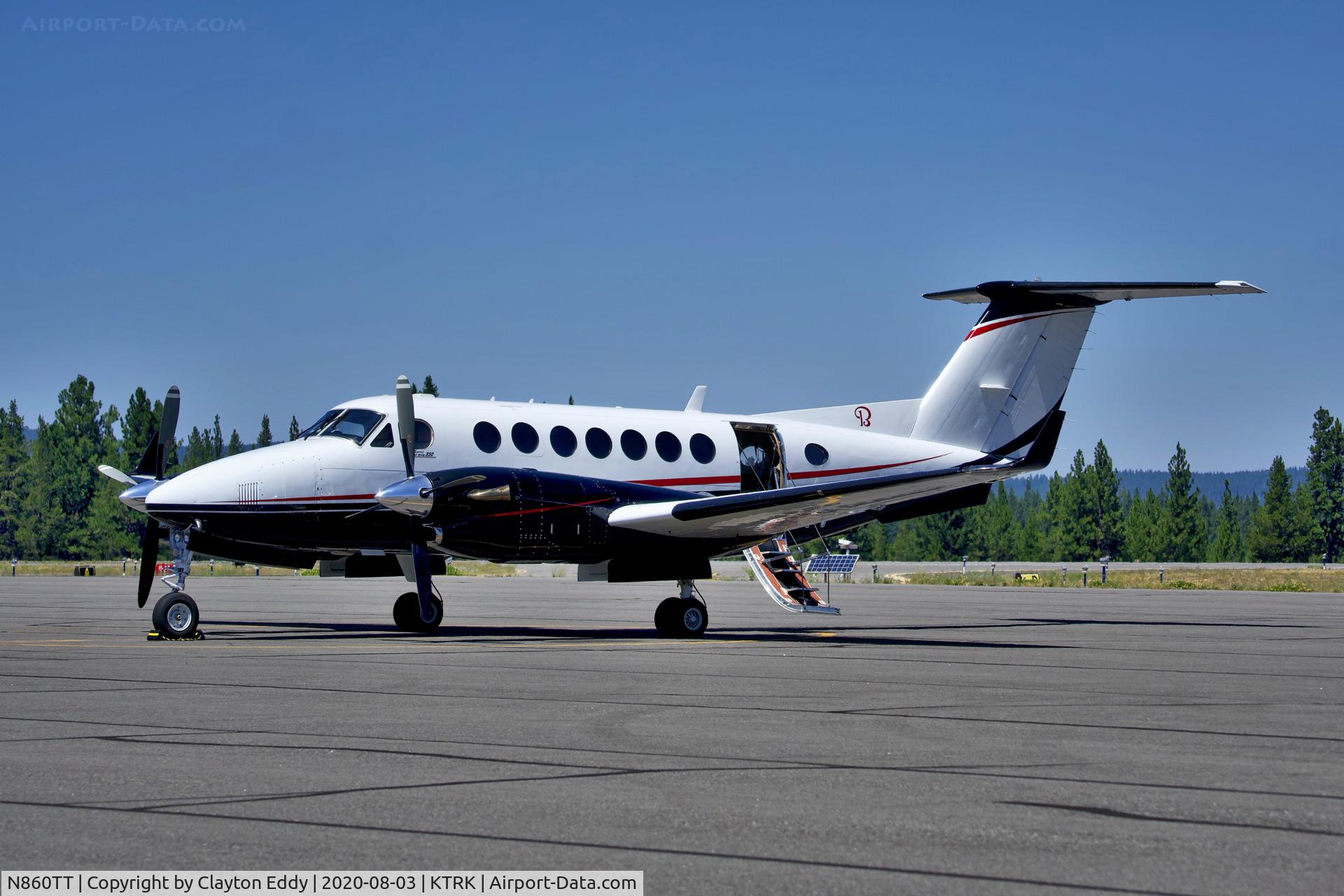 N860TT, 1992 Beech B300 Super King Air C/N FL-86, Truckee airport California 2020.