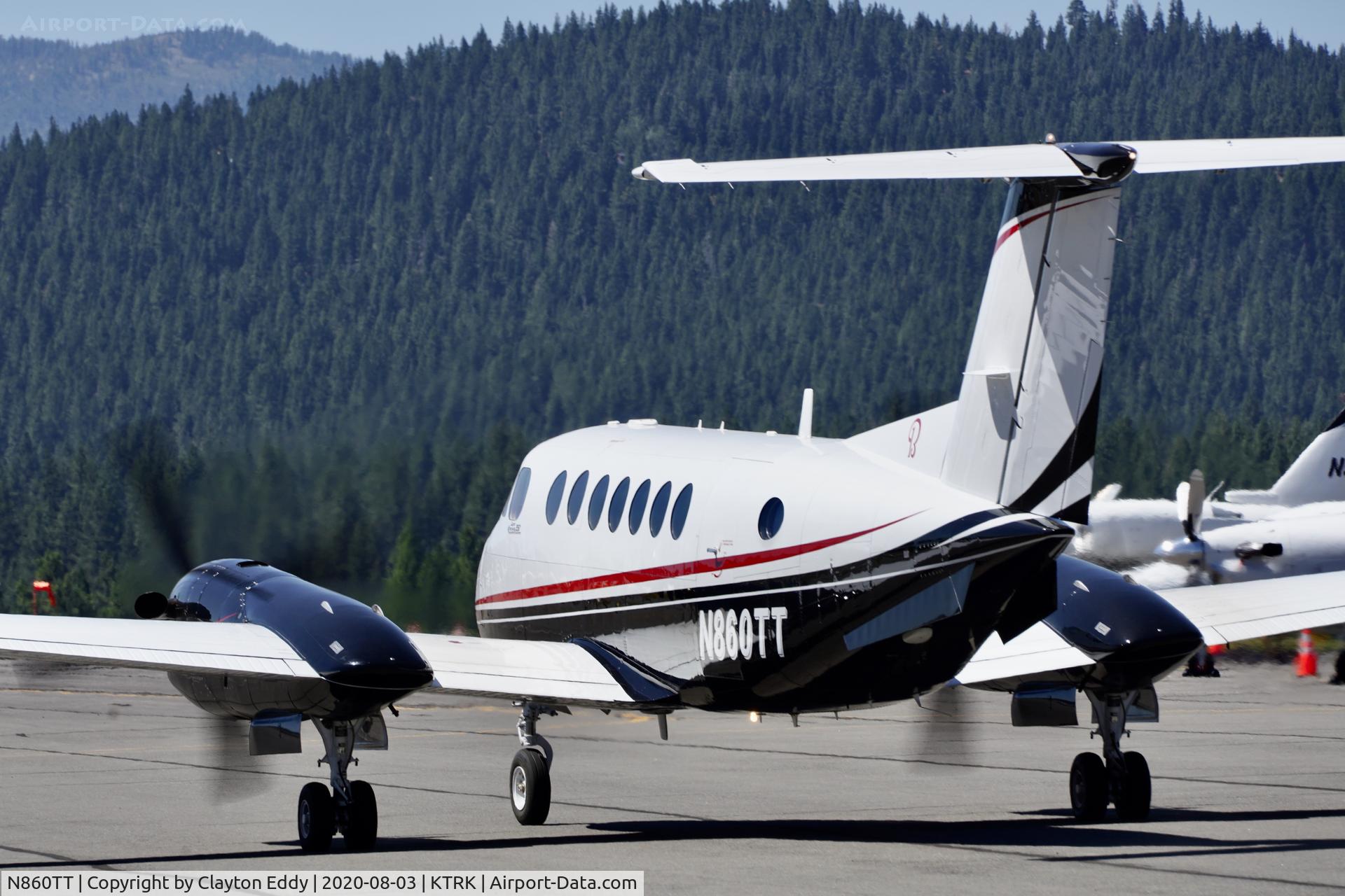 N860TT, 1992 Beech B300 Super King Air C/N FL-86, Truckee airport California 2020.