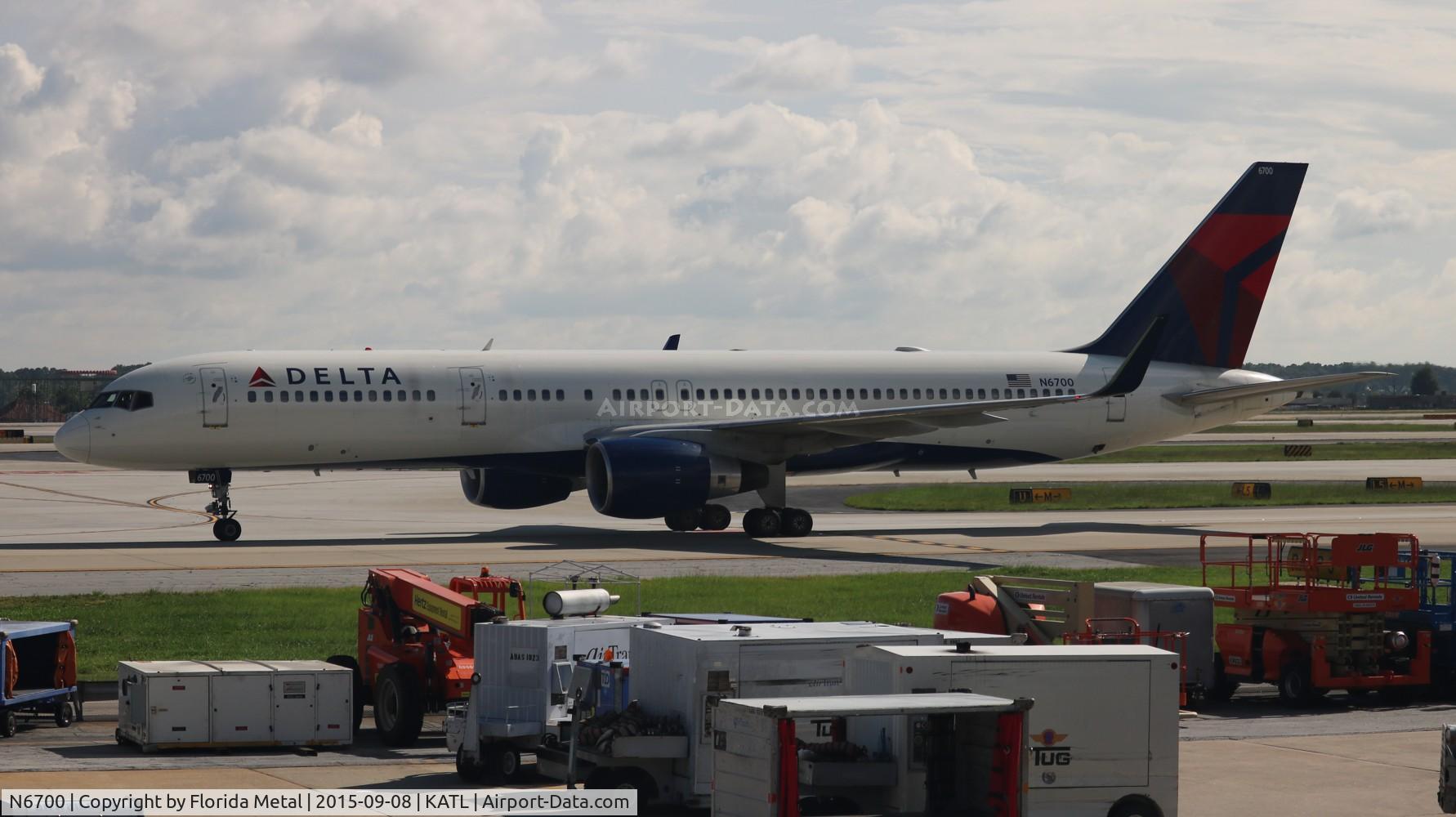 N6700, 1999 Boeing 757-232 C/N 30337, Delta 757-200