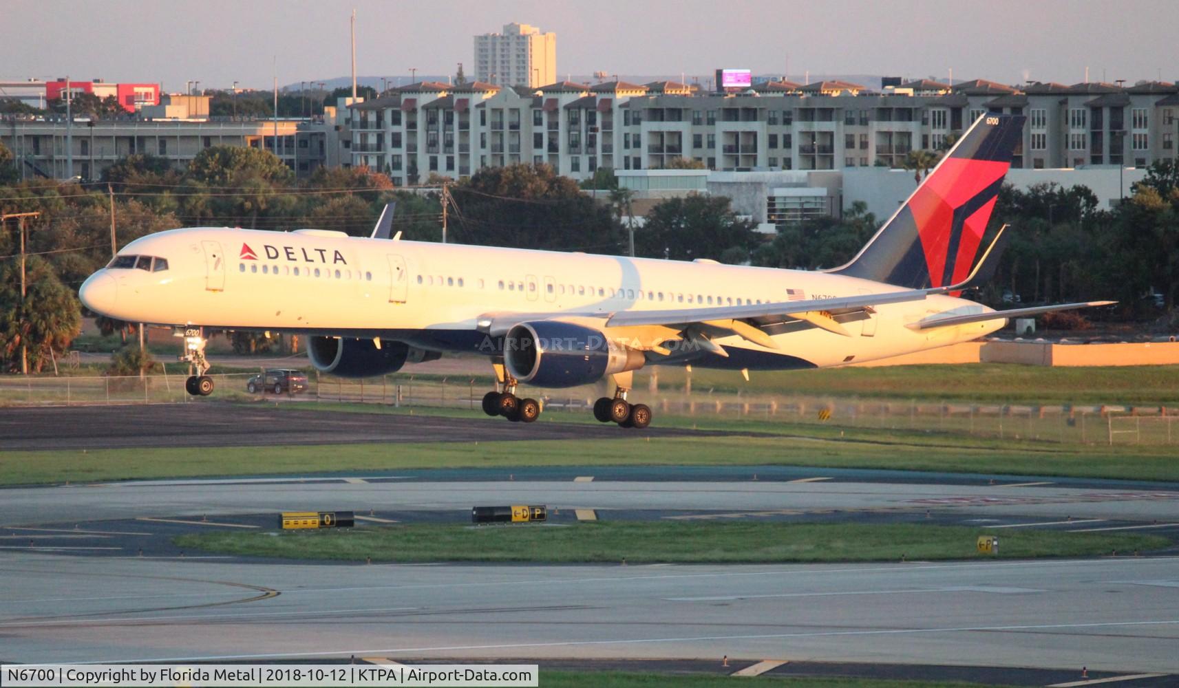 N6700, 1999 Boeing 757-232 C/N 30337, Delta 757-200