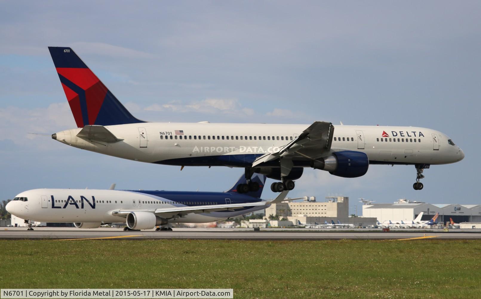 N6701, 1999 Boeing 757-232 C/N 30187, DAL 757-200