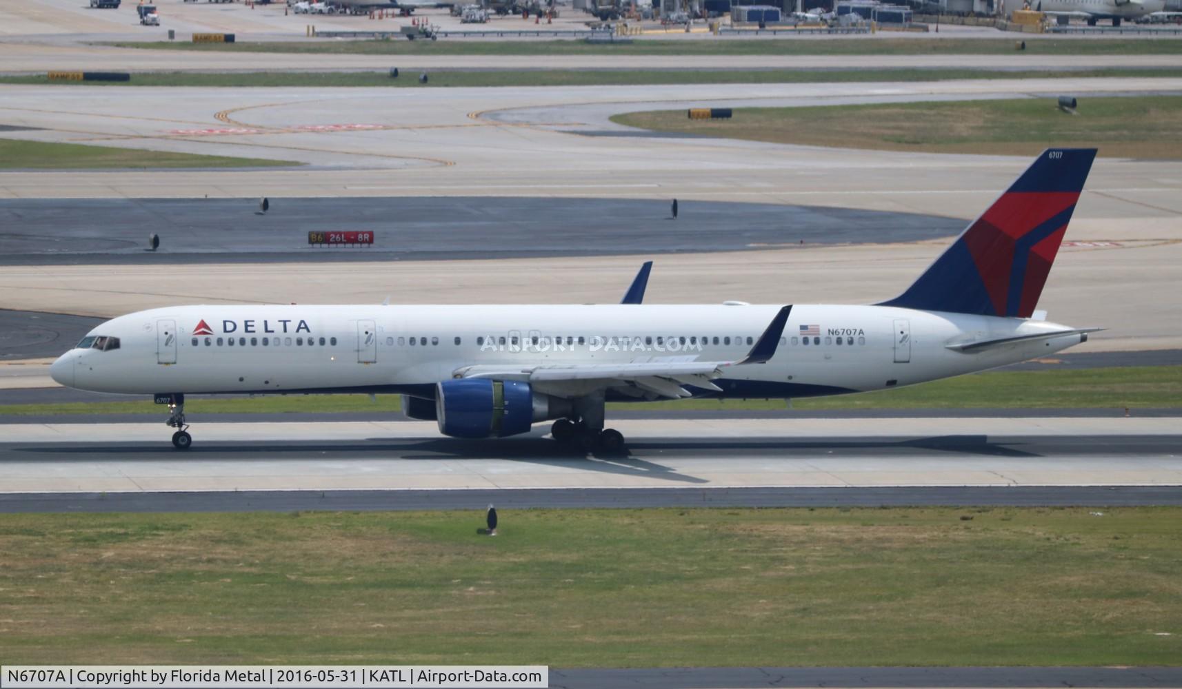 N6707A, 2000 Boeing 757-232 C/N 30395, DAL 757-200