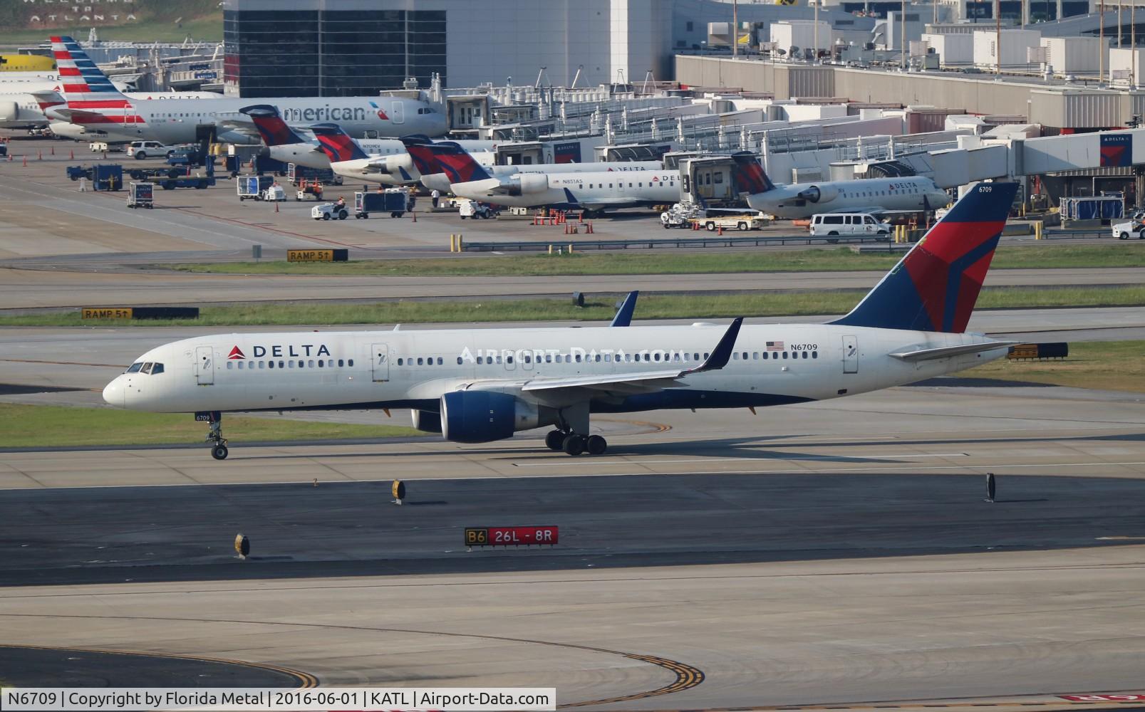 N6709, 2000 Boeing 757-232 C/N 30481, DAL 757-200