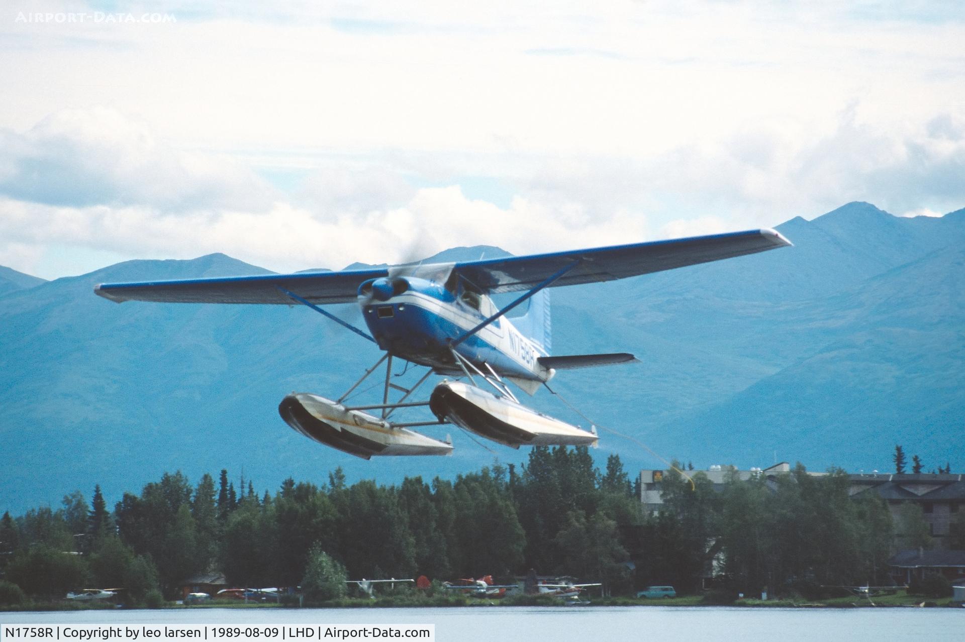 N1758R, 1974 Cessna A185F Skywagon 185 C/N 18502478, Lake Hood Air Harbour 9.8.1989