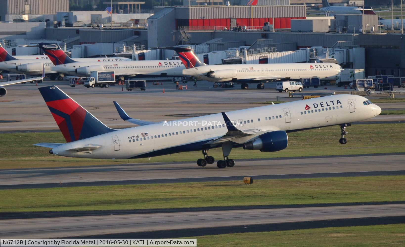 N6712B, 2000 Boeing 757-232 C/N 30484, DAL 757-200