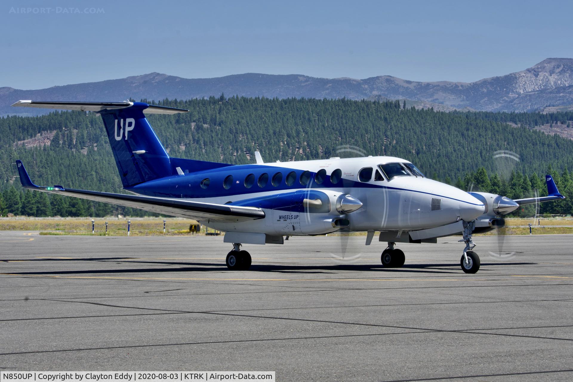 N850UP, 2015 Beechcraft B300 King Air 350i C/N FL-992, Truckee airport California 2020.