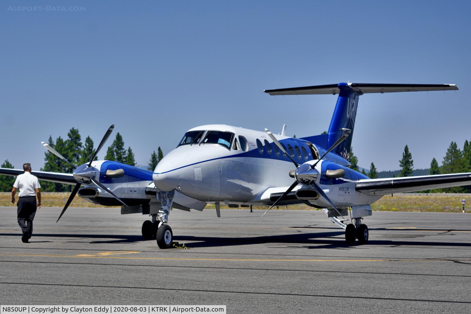 N850UP, 2015 Beechcraft B300 King Air 350i C/N FL-992, Truckee airport California 2020.