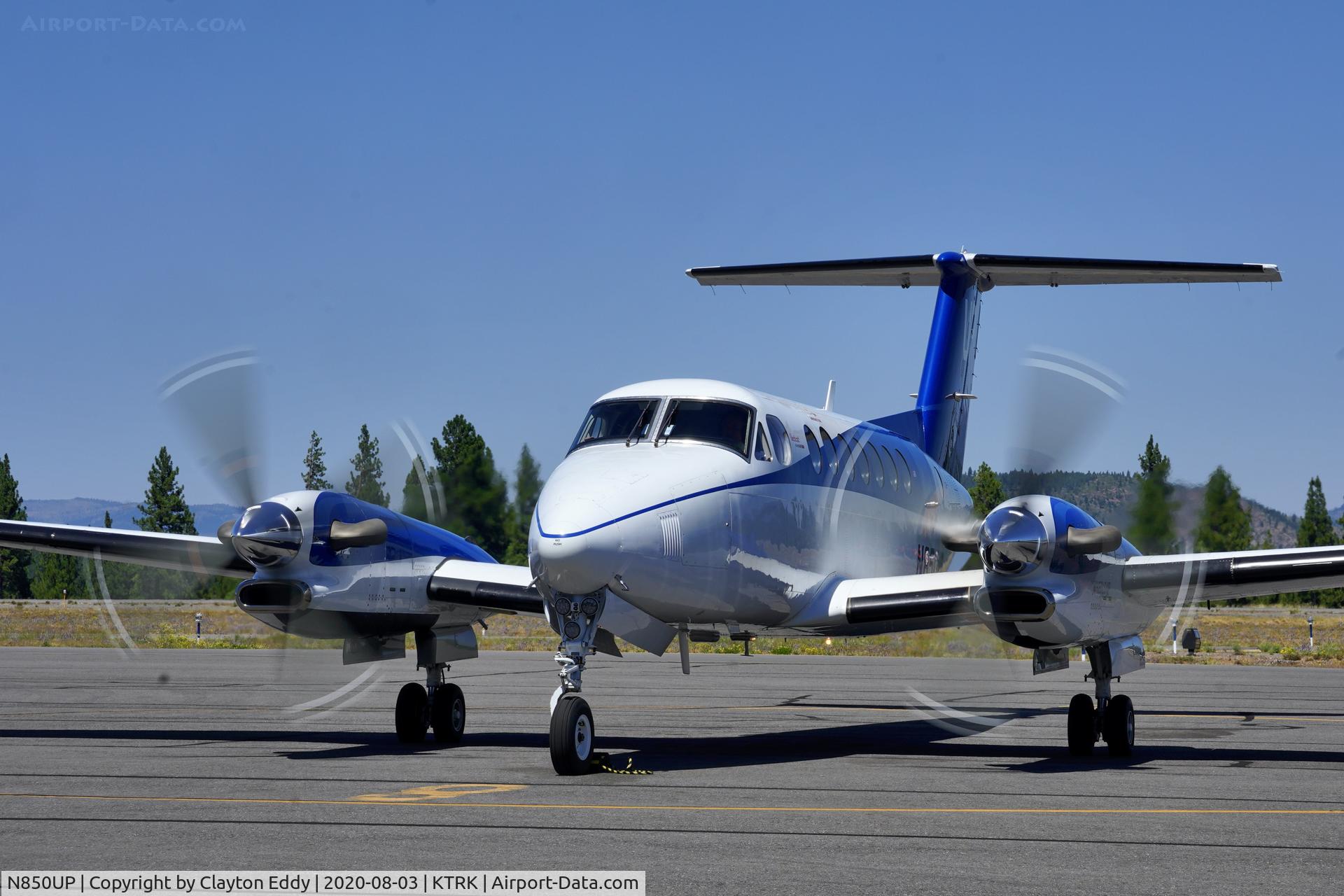 N850UP, 2015 Beechcraft B300 King Air 350i C/N FL-992, Truckee airport California 2020.