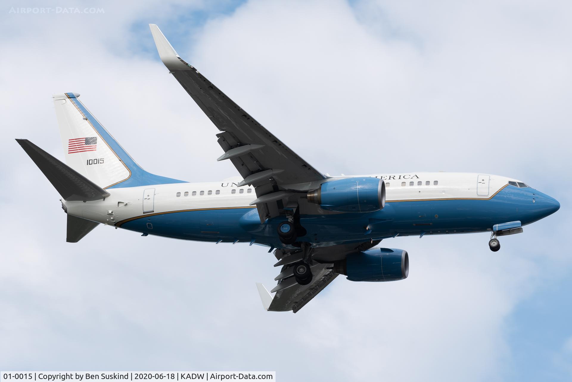 01-0015, 2001 Boeing C-40B (737-7FD BBJ) C/N 32916, VENUS landing at Andrews AFB.