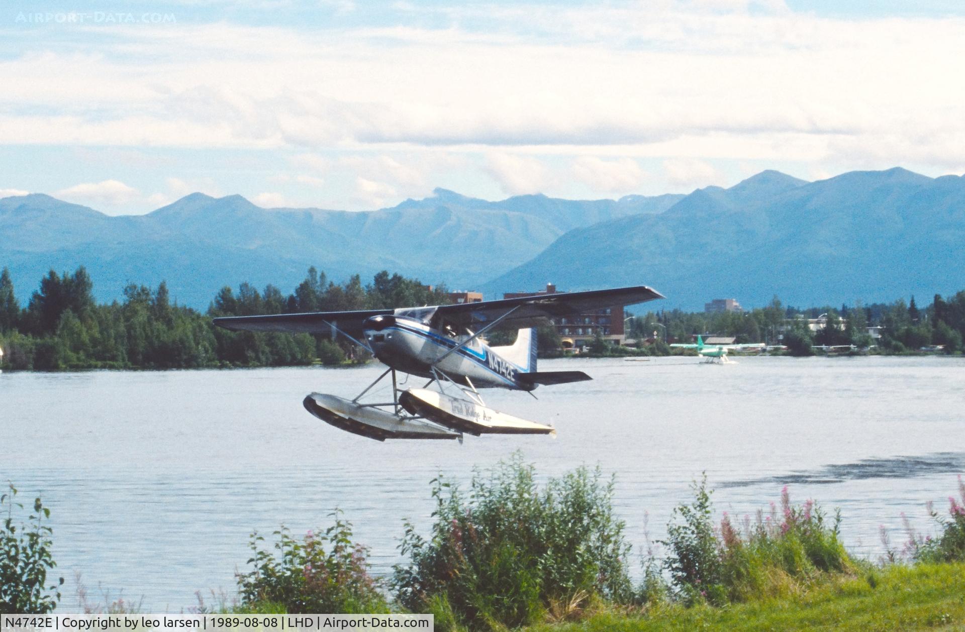 N4742E, 1979 Cessna A185F Skywagon 185 C/N 18503853, Lake Hood Air Harbour 8.8.1989