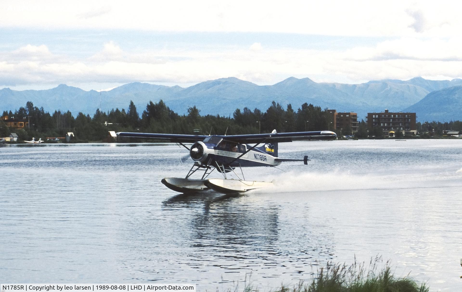 N1785R, 1949 De Havilland Canada DHC-2 C/N 83, Lake Hood Air Harbour 8.8.1989