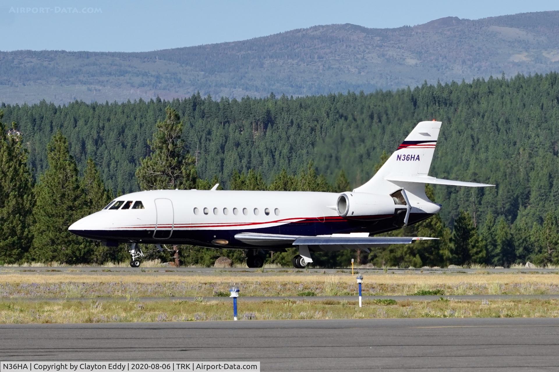 N36HA, 2000 Bombardier Challenger 604 (CL-600-2B16) C/N 5441, Truckee airport California 2020.