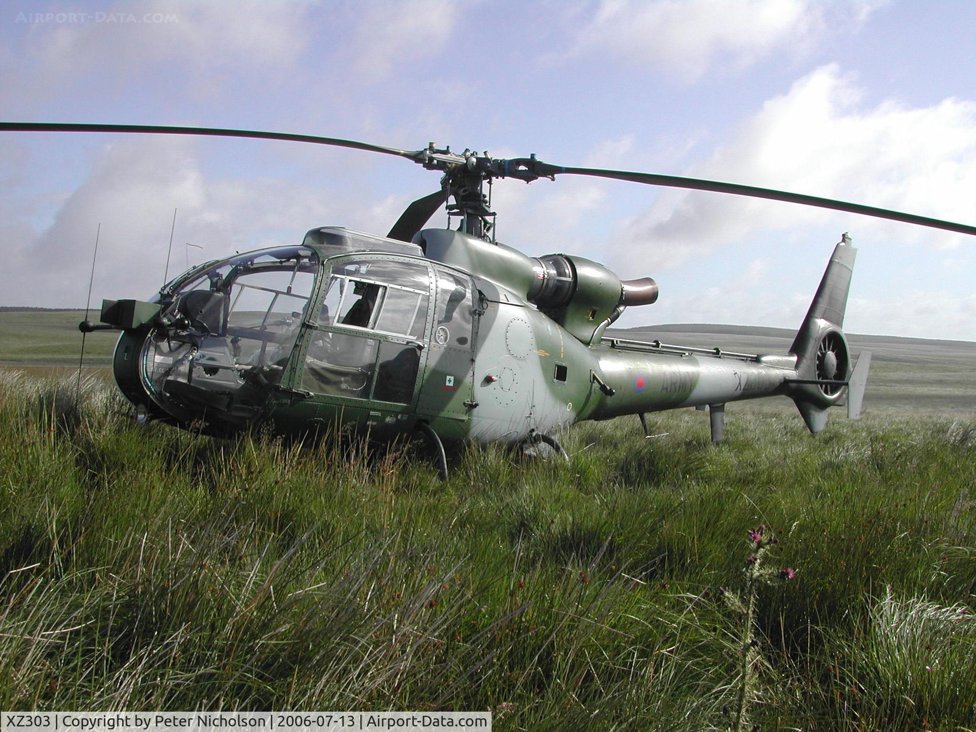 XZ303, 1976 Westland SA-341B Gazelle AH1 C/N 1539, Gazelle AH.1, callsign Army Air 784, of 6 (V) Flight in action in the Summer of 2006.