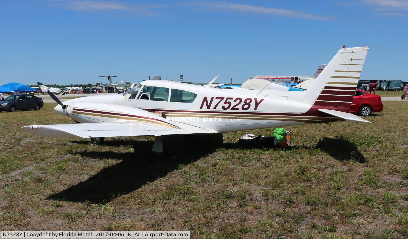 N7528Y, 1964 Piper PA-30 Twin Comanche C/N 30-593, PA-30