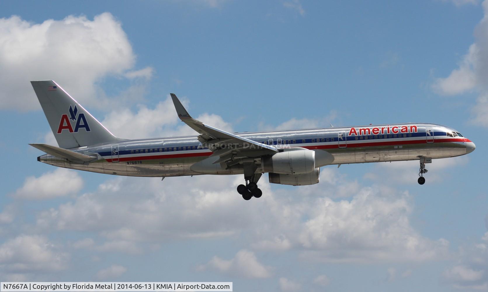 N7667A, 1992 Boeing 757-223 C/N 25301, American