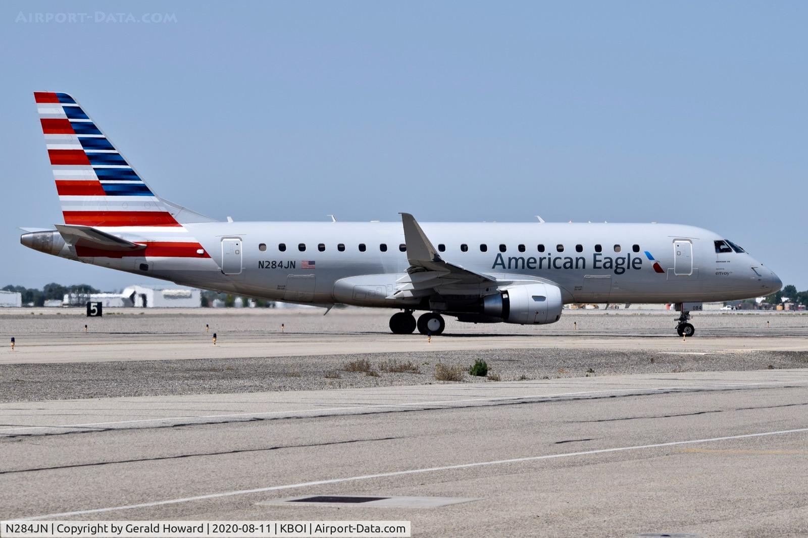 N284JN, 2019 Embraer 170LR (ERJ-170-200LR) C/N 17000822, Taxiing to the gate.
