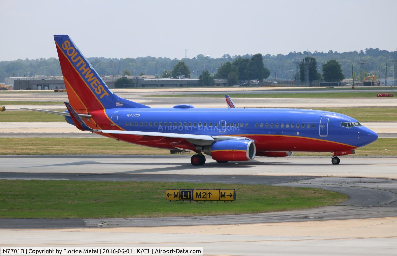 N7701B, 2004 Boeing 737-76N C/N 32681, SWA 737-700