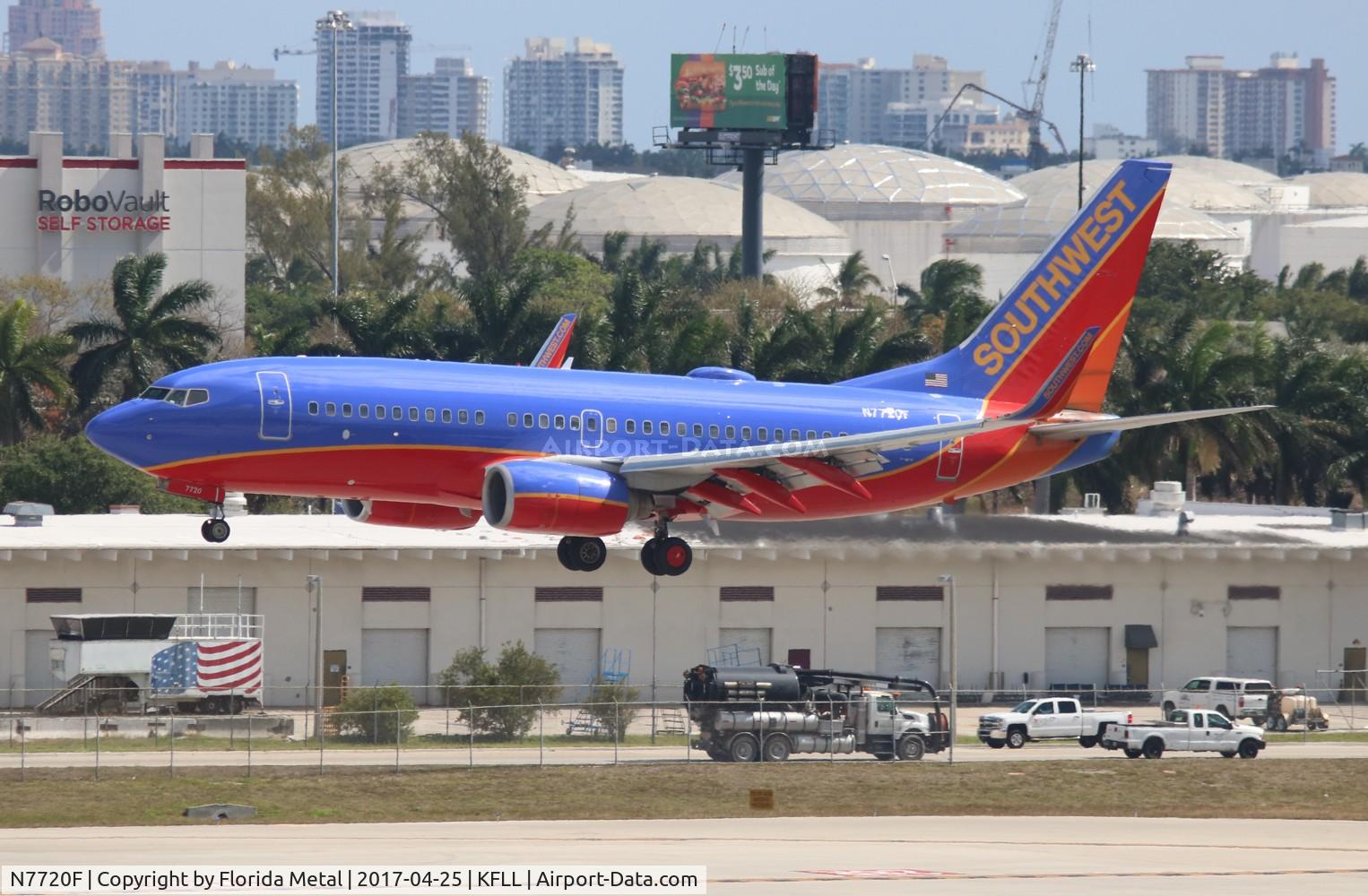 N7720F, 2006 Boeing 737-7BD C/N 33922, SWA 737-700