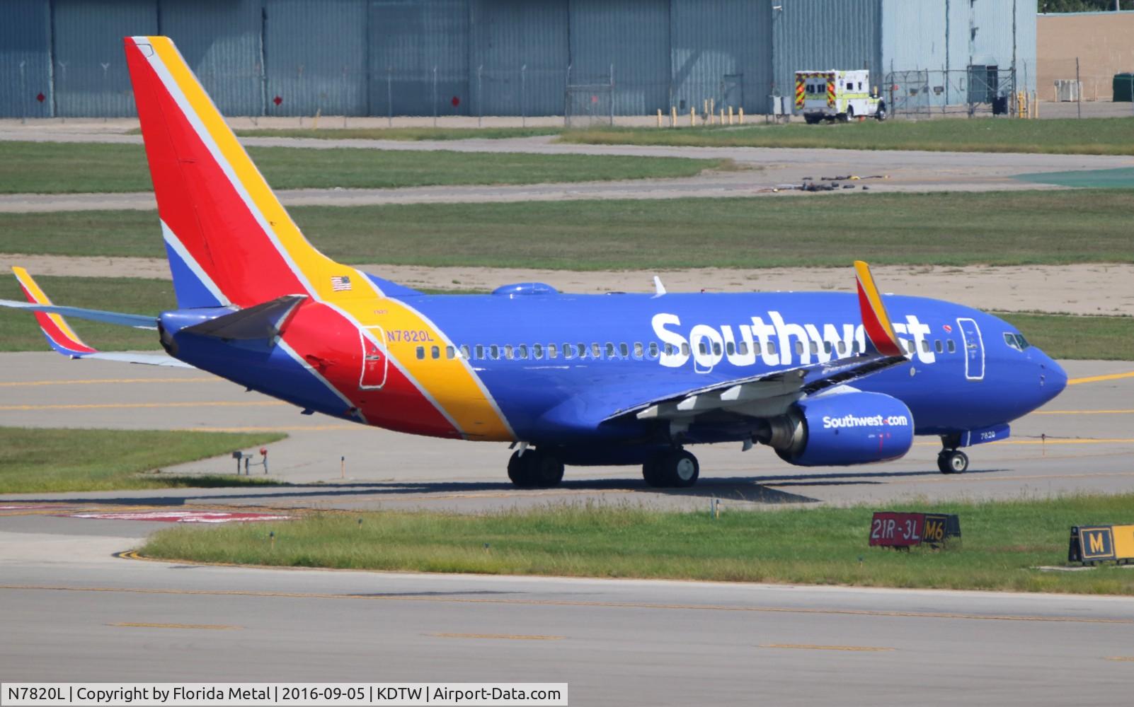 N7820L, 2002 Boeing 737-79P C/N 28253, WN 737-700