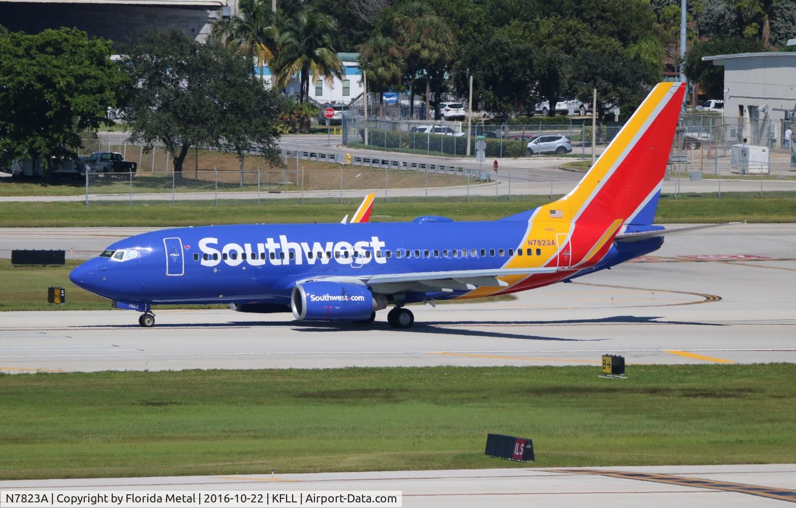 N7823A, 2003 Boeing 737-7CT C/N 32749, WN 737-700