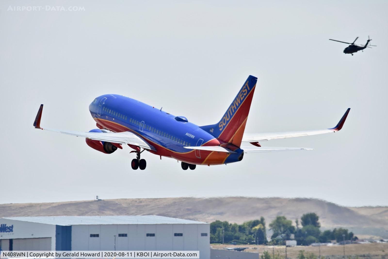 N408WN, 2001 Boeing 737-7H4 C/N 27895, Climb out from 10L.