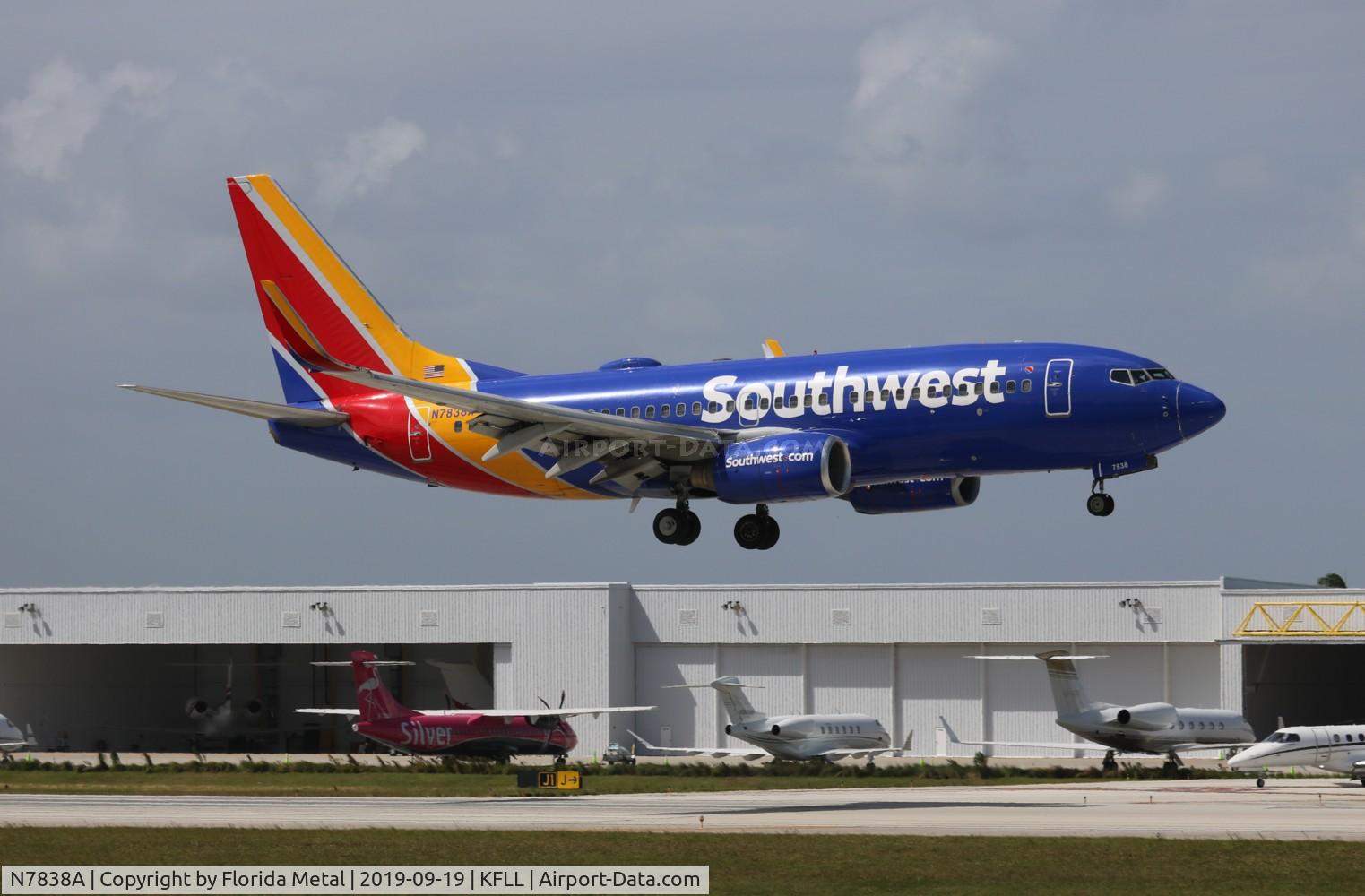 N7838A, 2000 Boeing 737-73V C/N 30235, WN 737-700