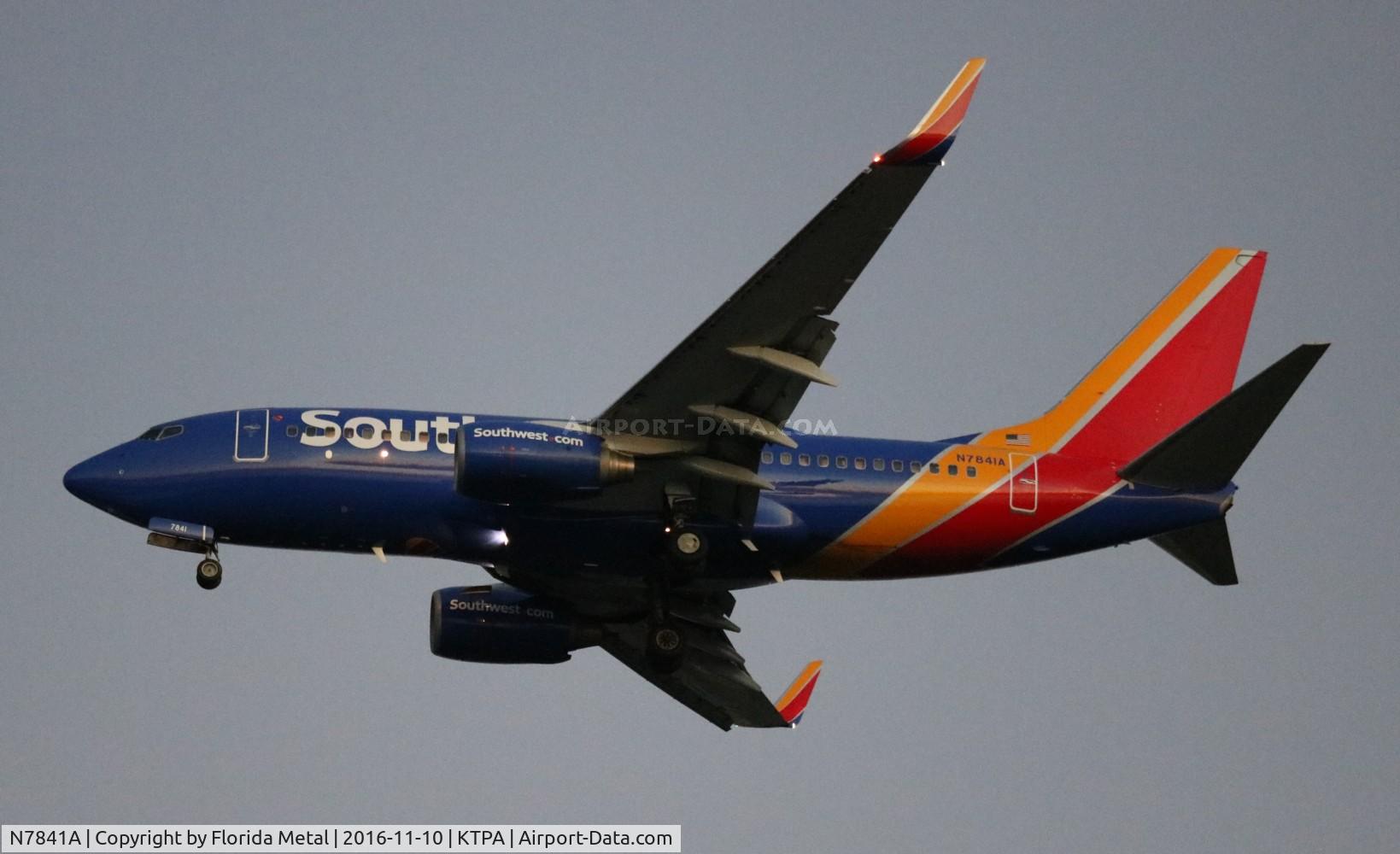 N7841A, 2001 Boeing 737-7L9 C/N 28015, WN 737-700