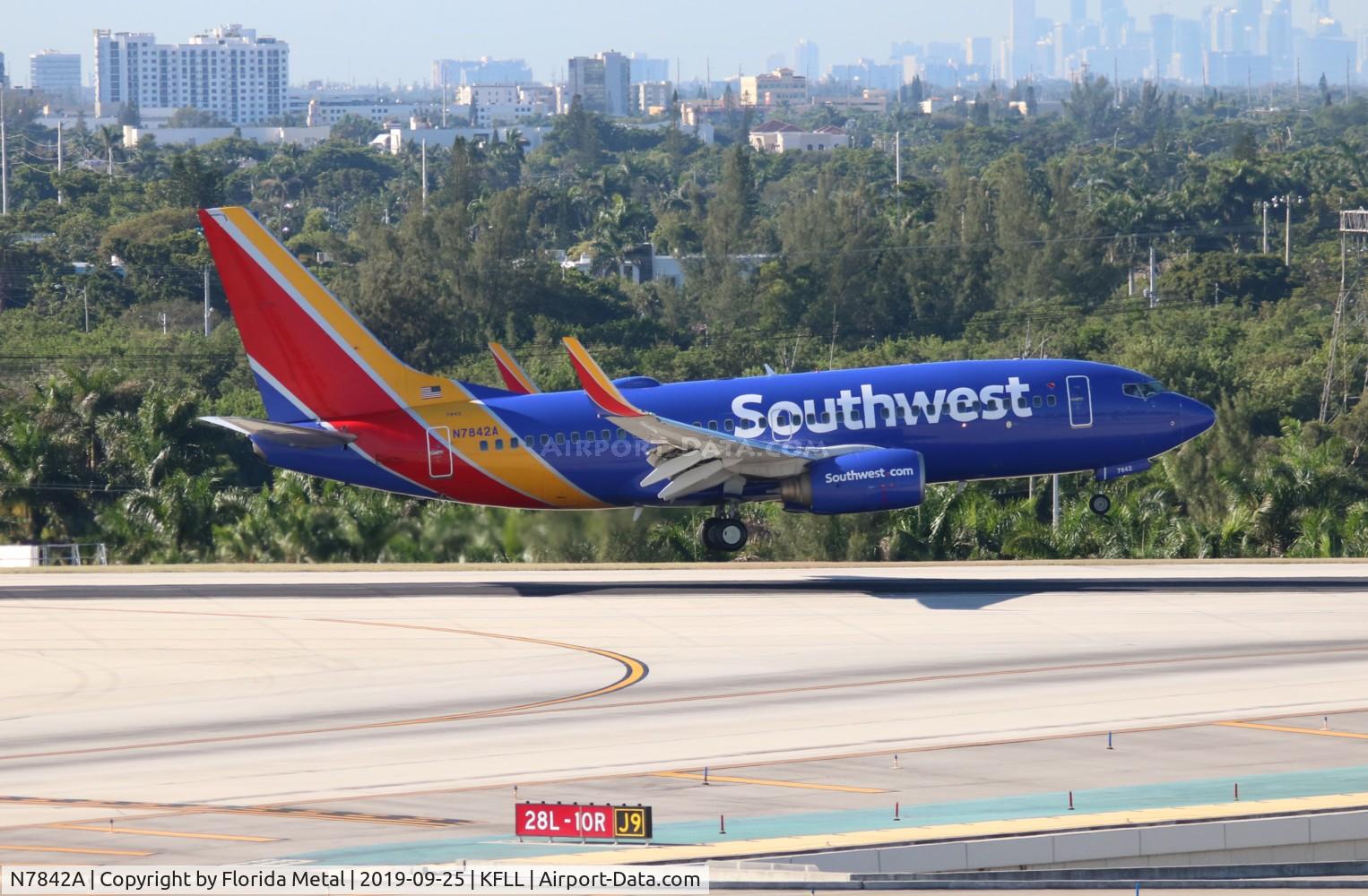 N7842A, 2000 Boeing 737-73V C/N 30237, WN 737-700