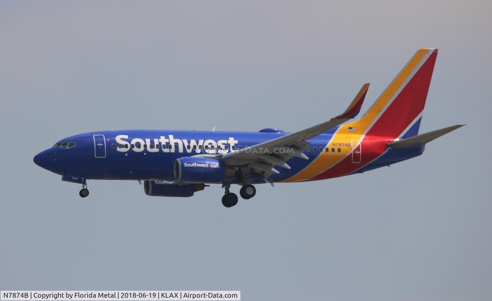 N7874B, 2004 Boeing 737-7Q8 C/N 29352, WN 737-700