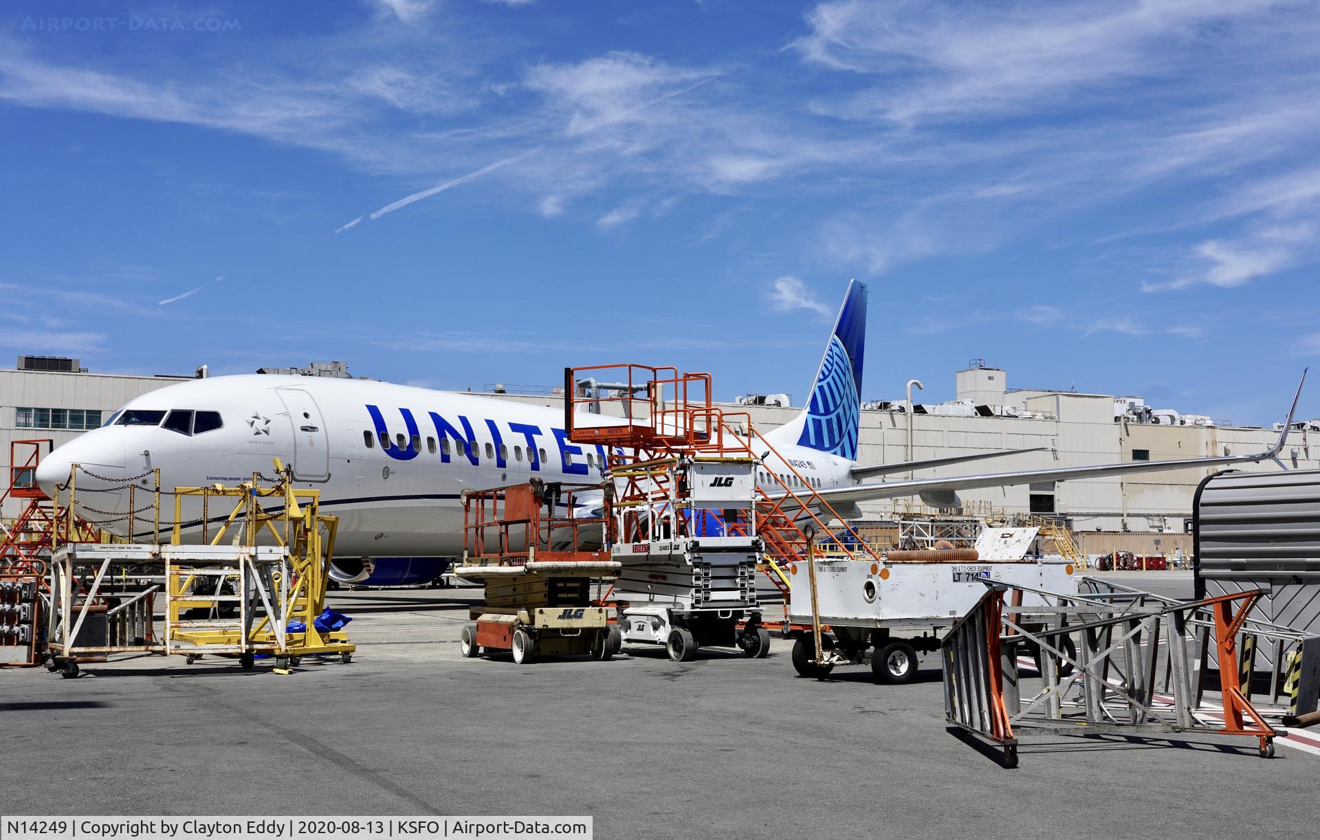 N14249, 1999 Boeing 737-824 C/N 28809, SFO 2020.