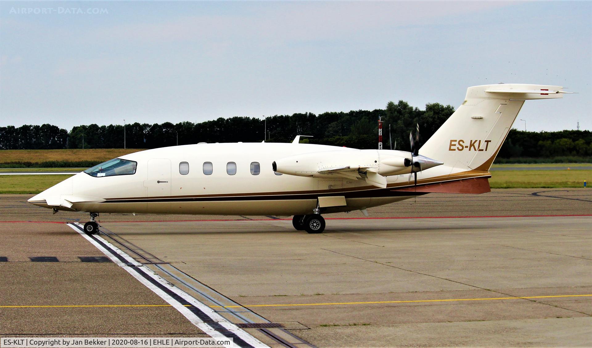 ES-KLT, 2003 Piaggio P-180 Avanti C/N 1066, Lelystad Airport