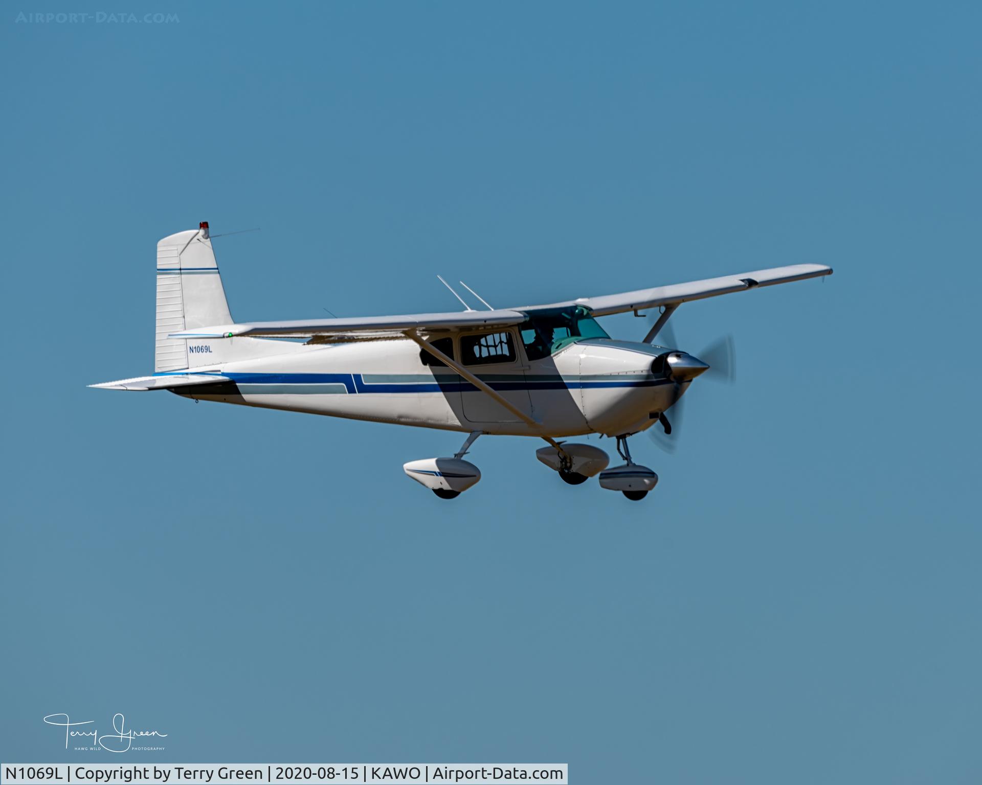N1069L, 1956 Cessna 182 Skylane C/N 33633, KAWO