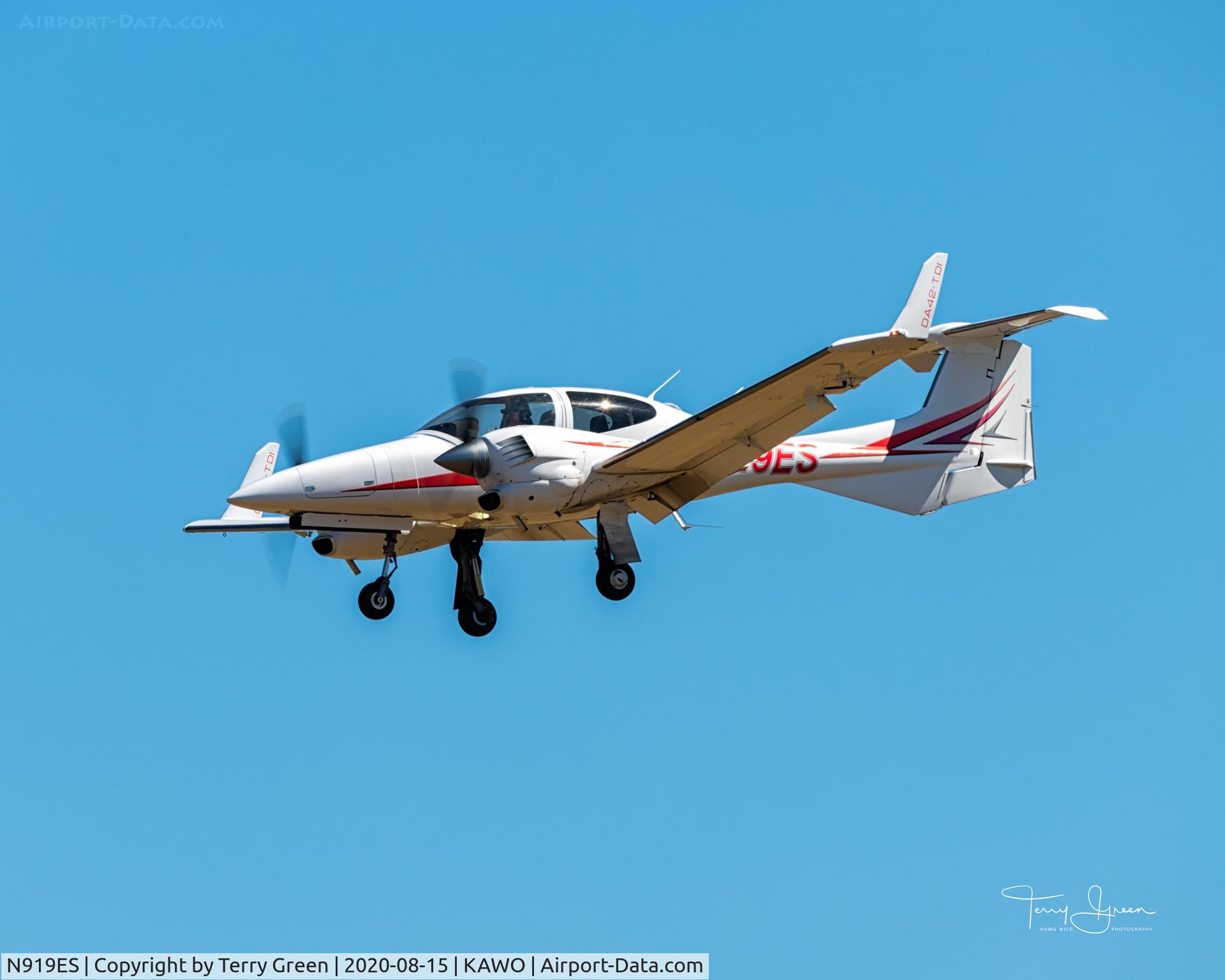 N919ES, 2006 Diamond DA-42 Twin Star C/N 42.106, KAWO
