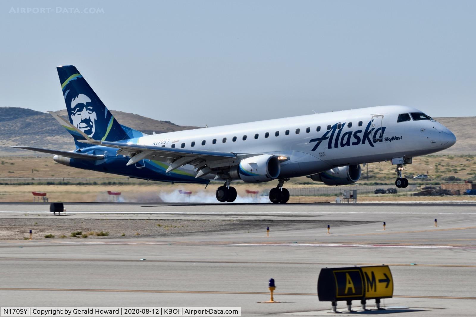 N170SY, 2015 Embraer 175LR (ERJ-170-200LR) C/N 17000483, Landing 28R.