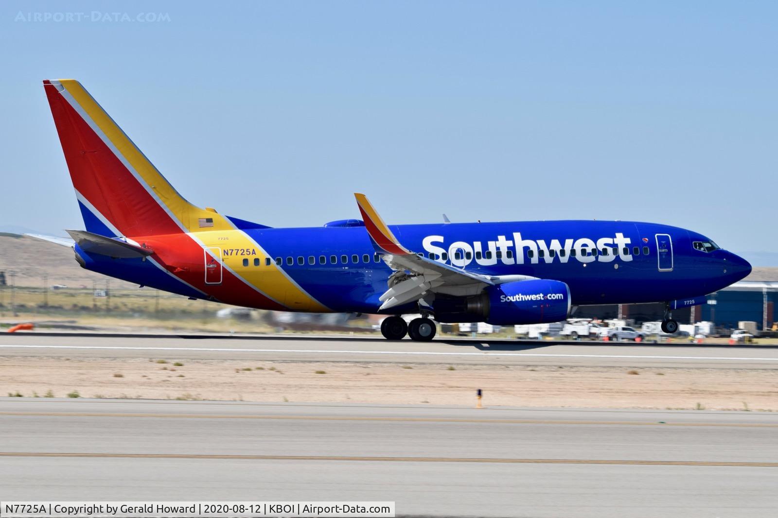 N7725A, 2006 Boeing 737-76N C/N 32671, Landing roll out.