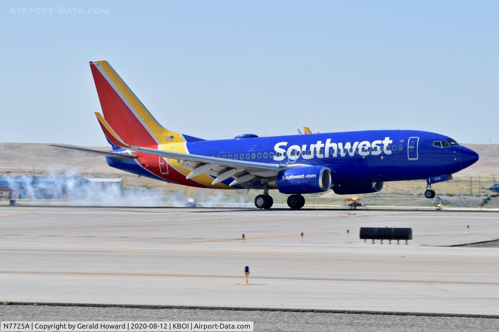 N7725A, 2006 Boeing 737-76N C/N 32671, Landing 28R.