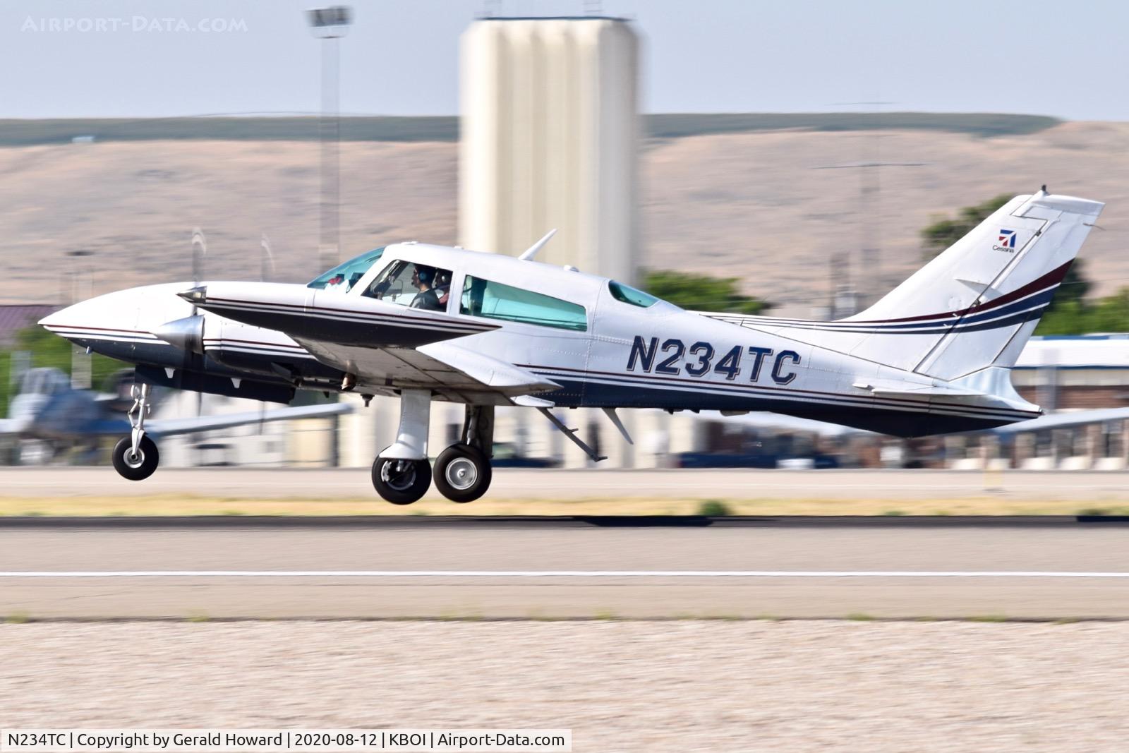 N234TC, 1974 Cessna T310R C/N 310R0050, Take off from 10L.