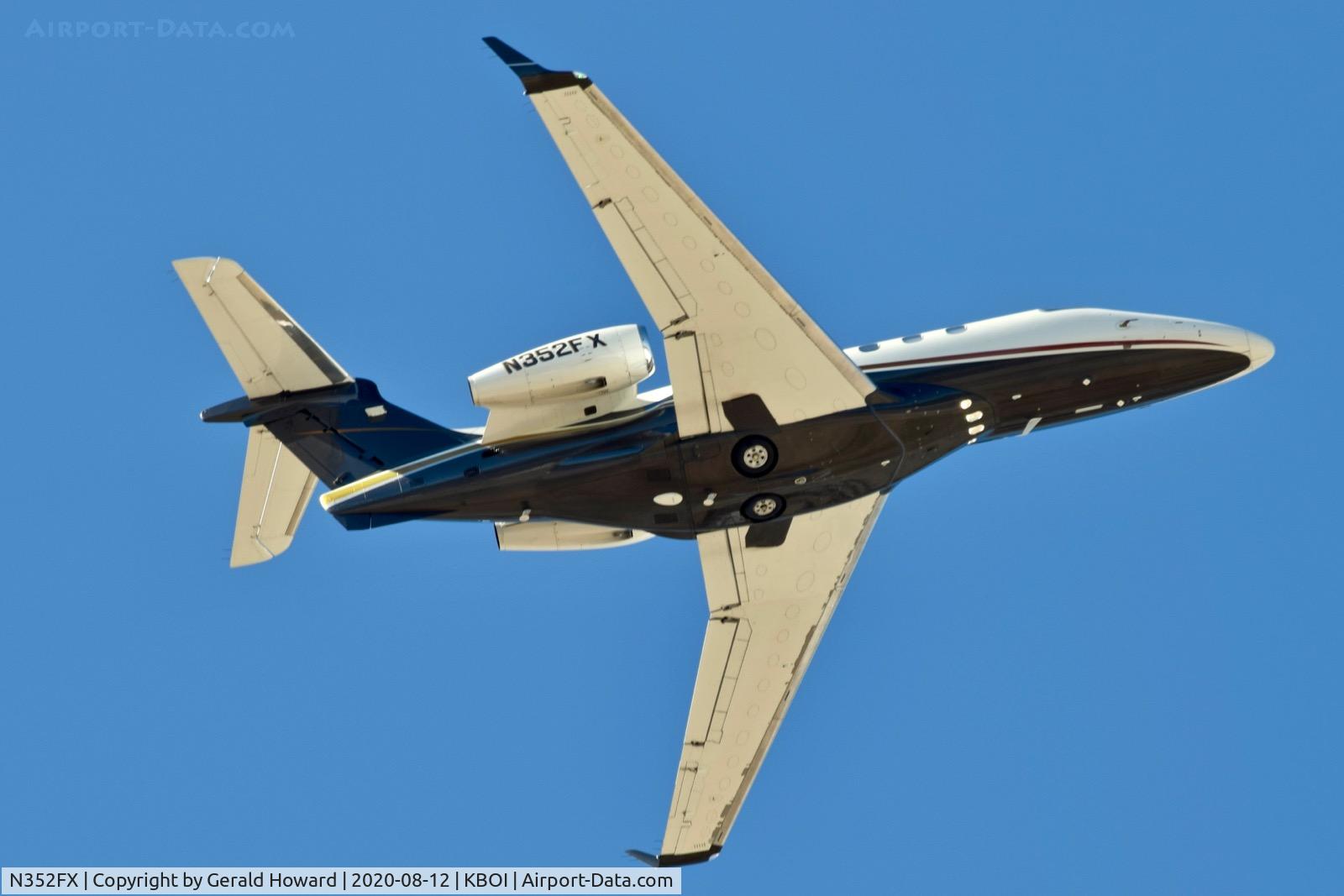 N352FX, 2012 Embraer EMB-505 Phenom 300 C/N 50500109, Departing BOI.