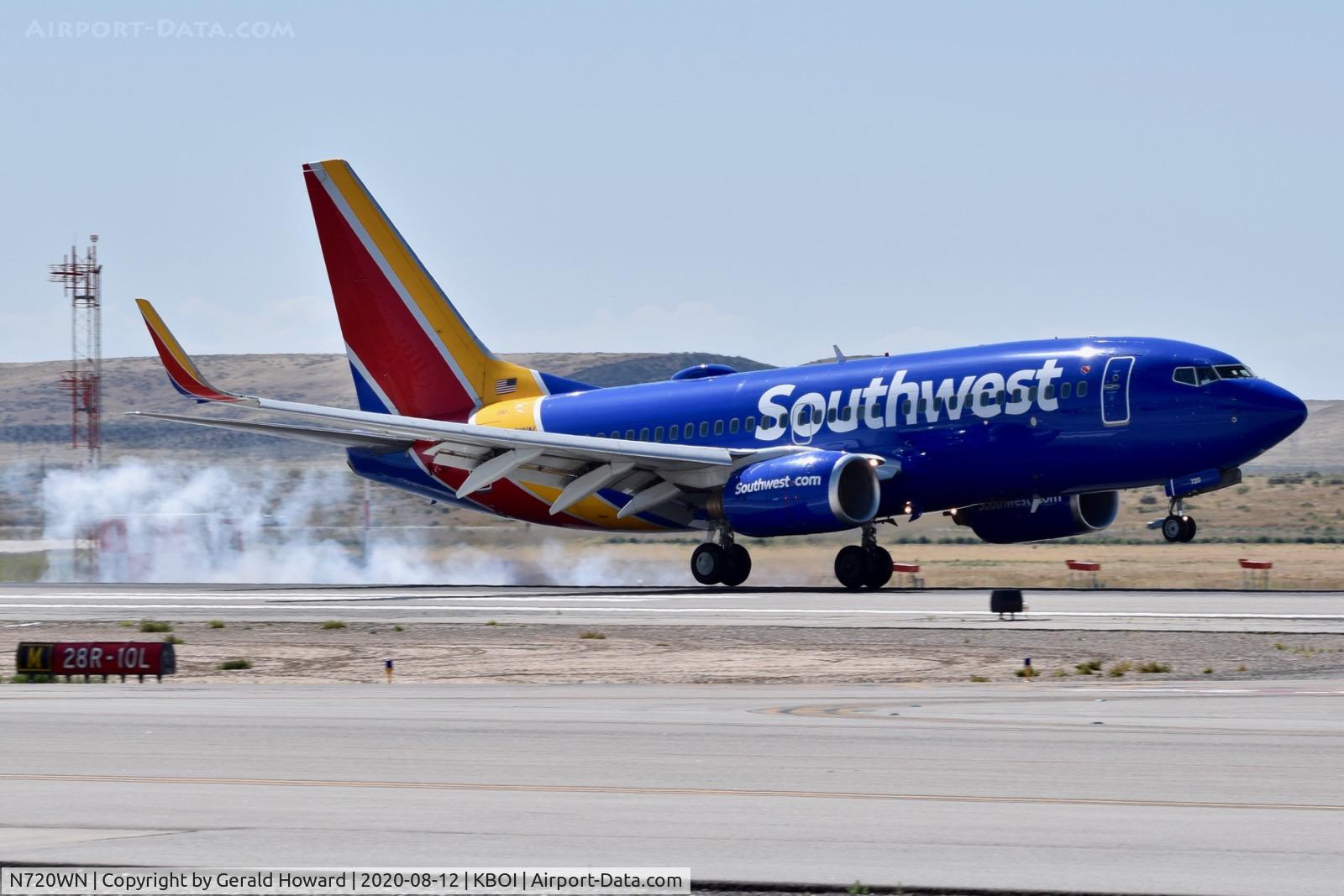N720WN, 1998 Boeing 737-7H4 C/N 27854, Landing 28R.