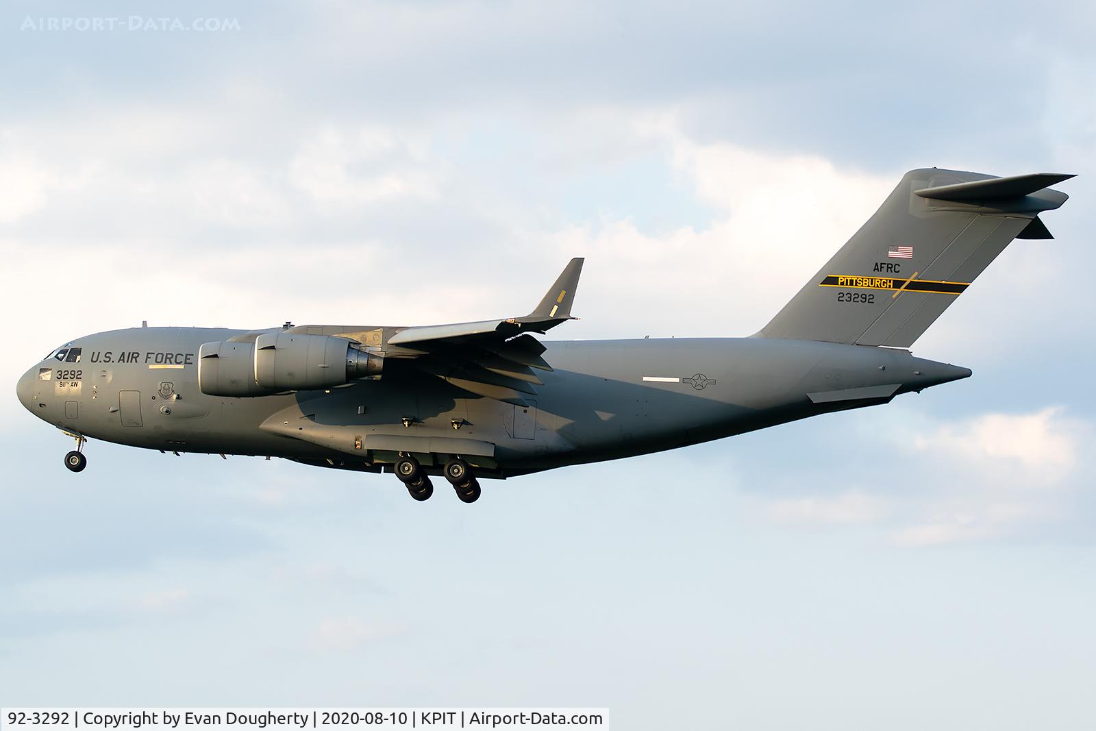 92-3292, 1992 McDonnell Douglas C-17A Globemaster III C/N P-12, RCH346 on final RWY 32