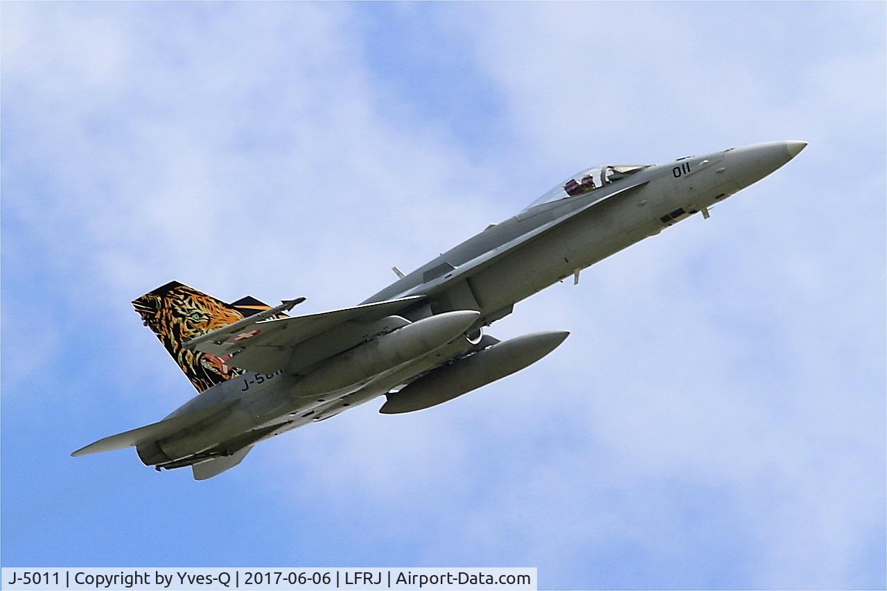 J-5011, McDonnell Douglas F/A-18C Hornet C/N 1351, McDonnell Douglas FA-18C Hornet, Take off rwy 26, Landivisiau Naval Air Base (LFRJ) Tiger Meet 2017