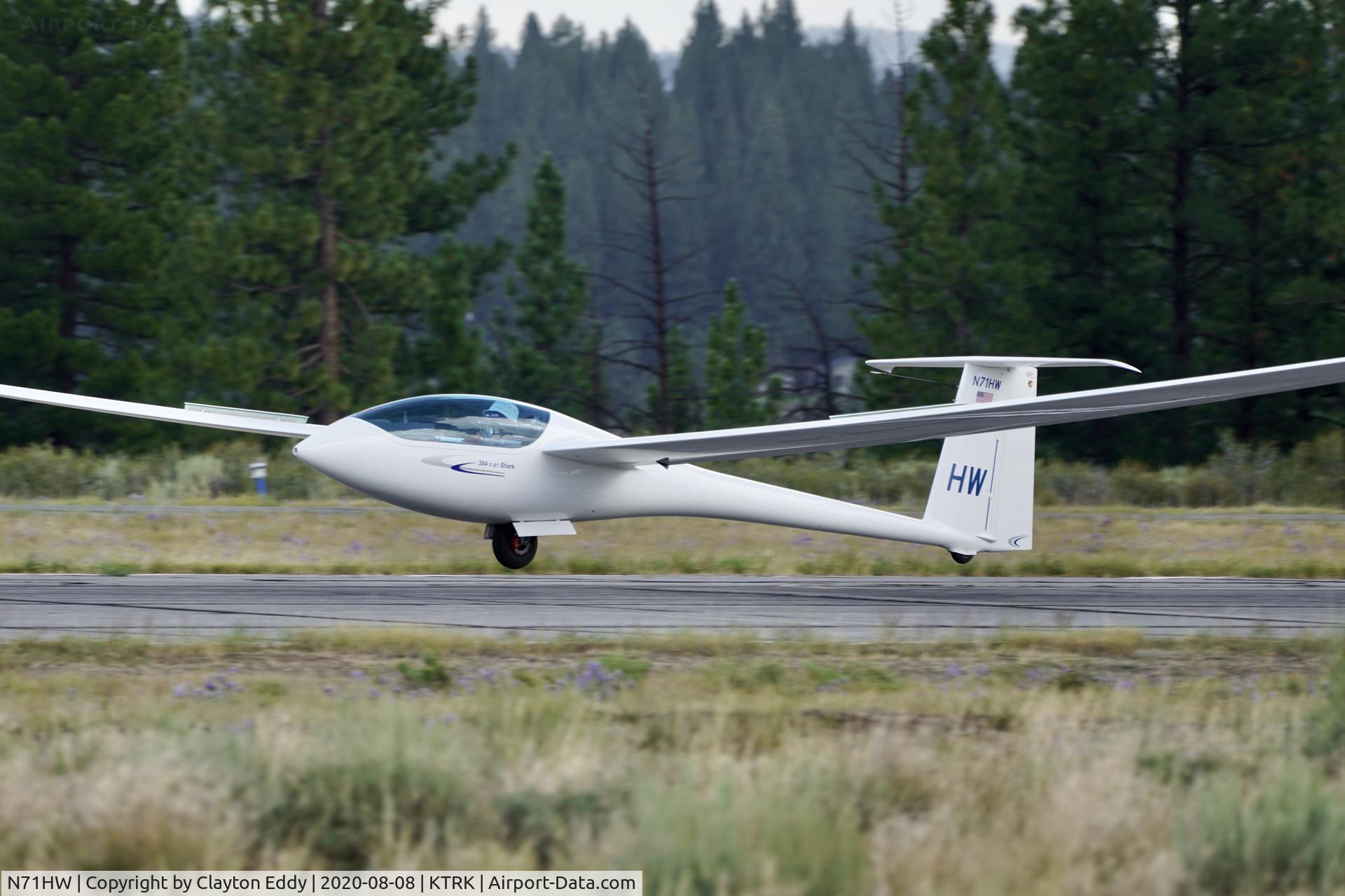 N71HW, 2017 Glasflugel 304S C/N 073-MS, Truckee airport California 2020.