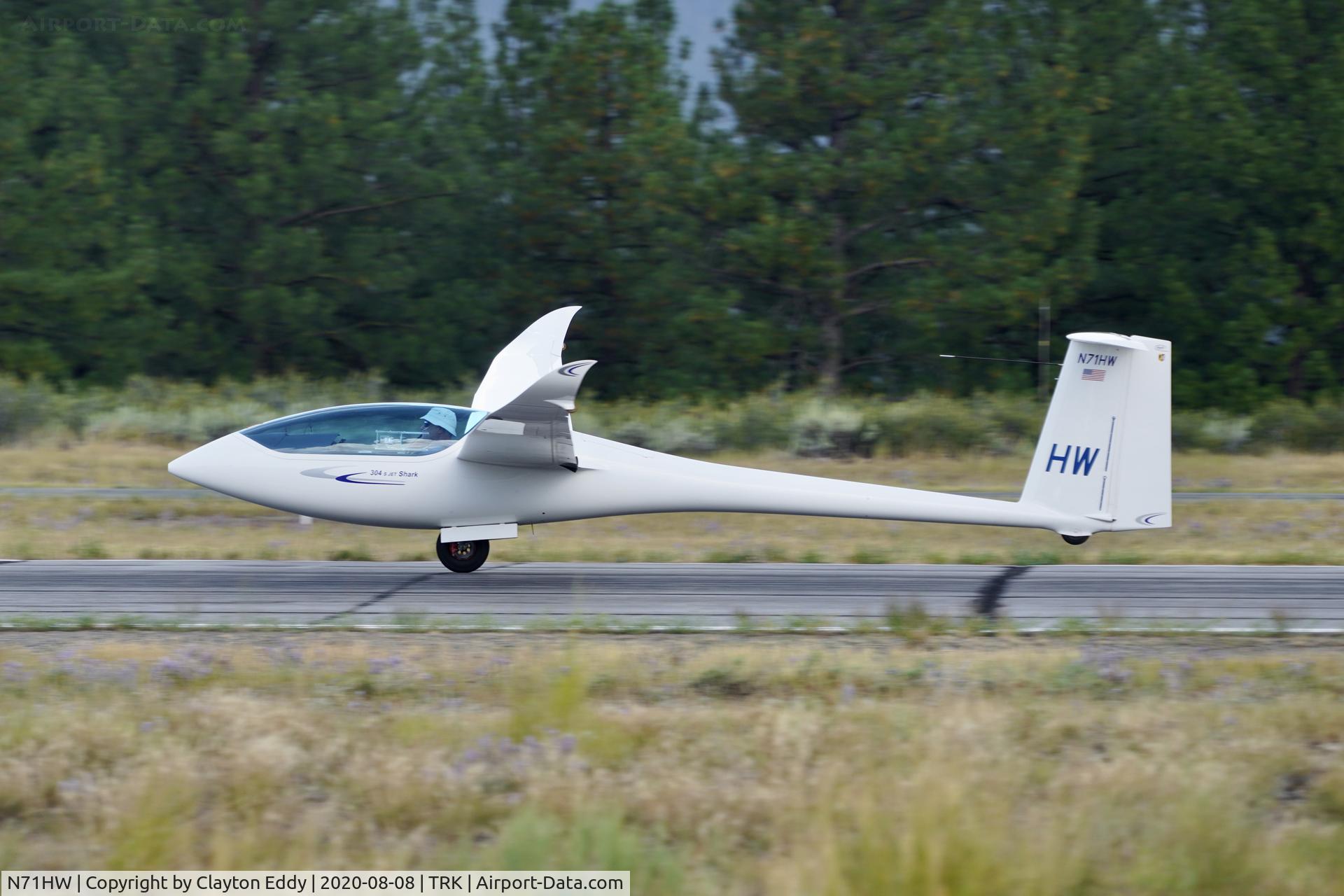 N71HW, 2017 Glasflugel 304S C/N 073-MS, Truckee airport California 2020.