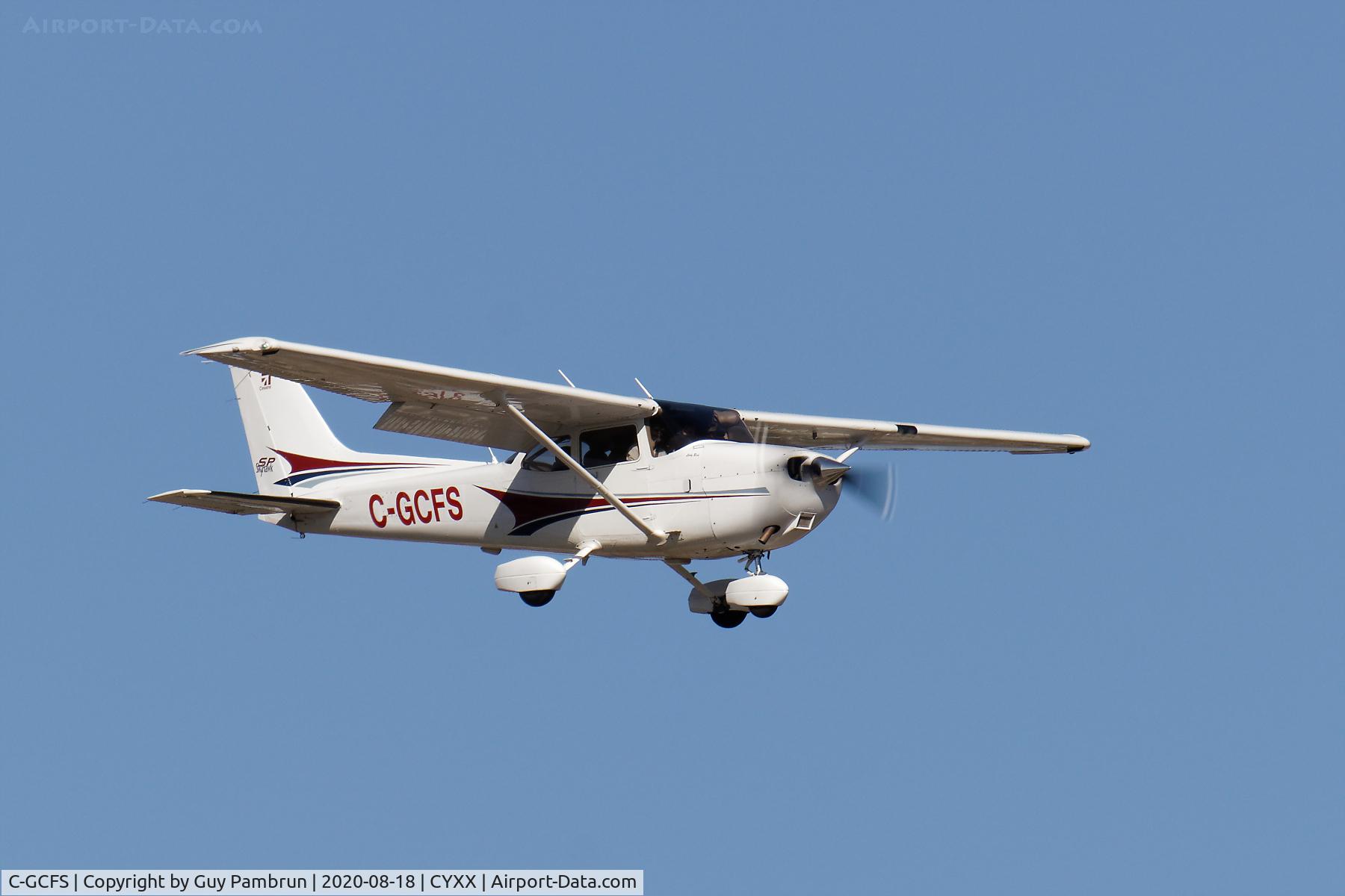 C-GCFS, 2004 Cessna 172S Skyhawk SP C/N 172S9742, Landing on 19