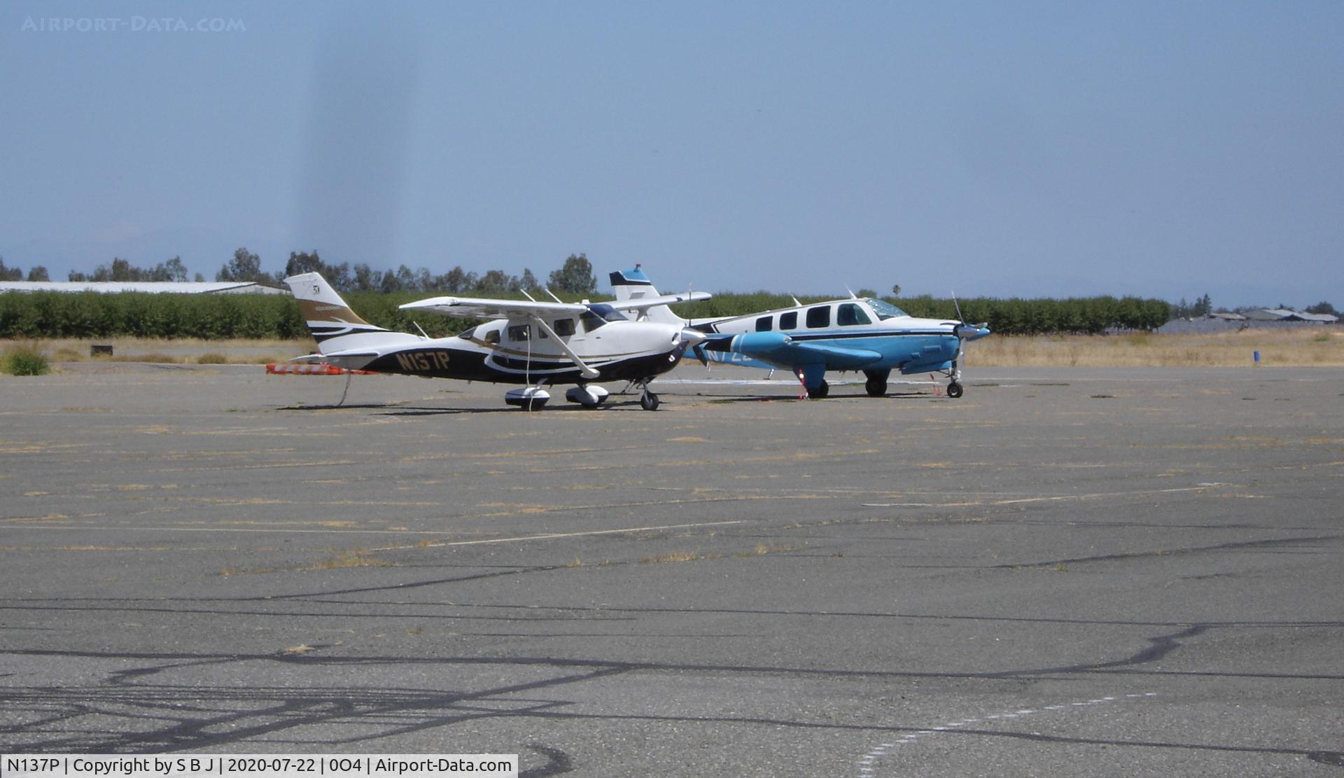 N137P, 2008 Cessna 206H Stationair C/N 20608304, 37P on a recent stop in Corning, Ca.
