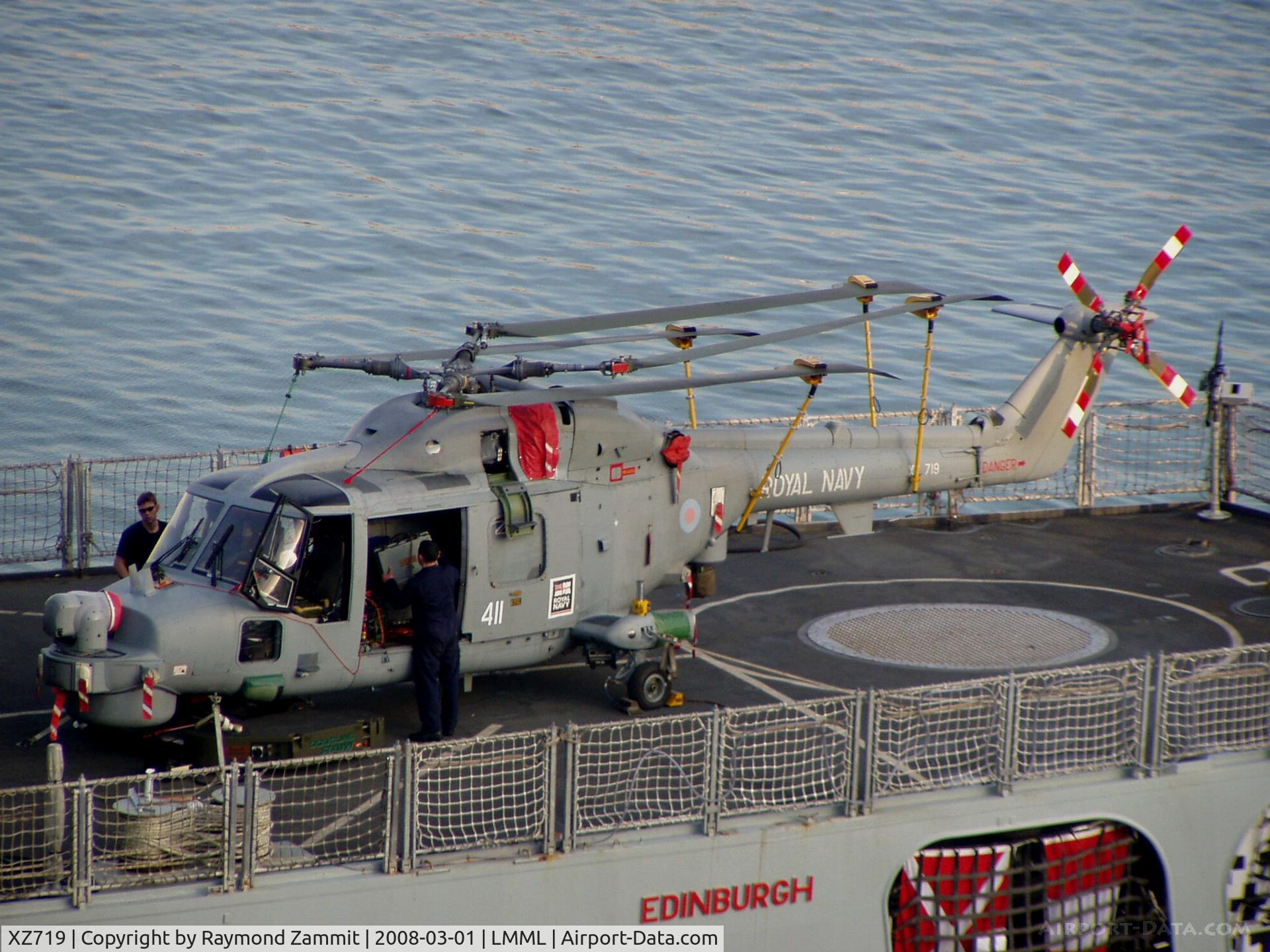 XZ719, 1980 Westland Lynx HMA.8SRU C/N 164, Westland Lynx HMA.8SRU XZ719/411 of the Royal Navy aboard HMS Edinburgh in the Malta Grand Harbour